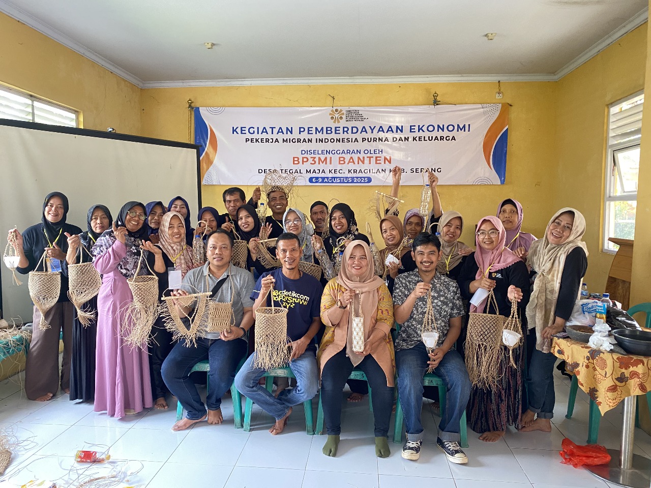 Manfaatkan Limbah Pabrik Kertas, BP3MI Banten Gandeng Desa Tegal Maja Lakukan Pemberdayaan